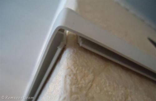 Как правильно крепить багет для натяжных потолков. Багеты для гарпунного способа крепления 05