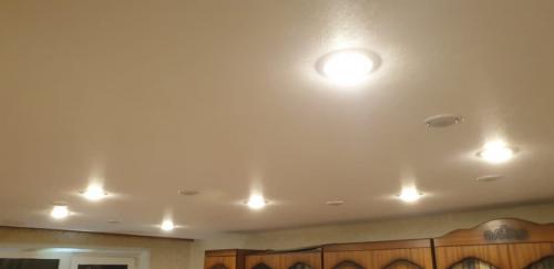 Сколько по времени устанавливается натяжной потолок. В какое время делать натяжной потолок 02