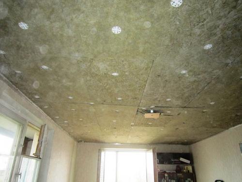 Шумно ли натягивать потолок? Шумоизоляционные свойства натяжных потолков