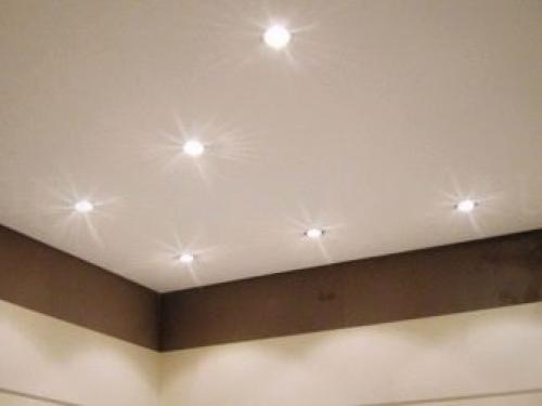 Как крепится натяжной потолок. Распространенные способы крепления натяжного потолка к потолку 23