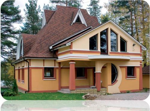 Натяжной потолок если проем до потолка. Оформление проема 11