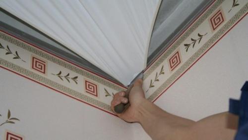 Самостоятельный монтаж профиля для натяжного потолка. И так как самостоятельно смонтировать ПВХ натяжной потолок из готового комплекта? 03 Самостоятельный монтаж профиля для натяжного потолка. И так как самостоятельно смонтировать ПВХ натяжной потолок из готового комплекта? 03