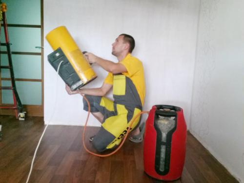 Демонтаж натяжного потолка. Как демонтировать ПВХ-потолок с гарпунной системой крепления