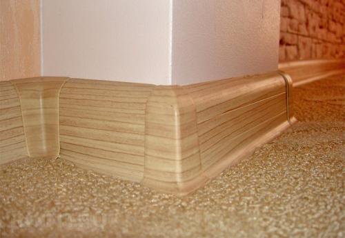Как склеить и состыковать потолочный плинтус в углах. Необходимость стыковки потолочного плинтуса 05