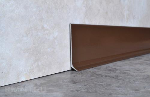 Как склеить и состыковать потолочный плинтус в углах. Необходимость стыковки потолочного плинтуса 06