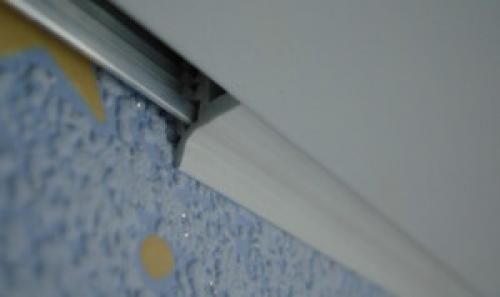 Багет и натяжной потолок. Зачем нужен плинтус 01 Багет и натяжной потолок. Зачем нужен плинтус 01