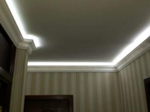 Как крепить потолочный плинтус к натяжному потолку. Особенности установки плинтуса к натяжному потолку 10