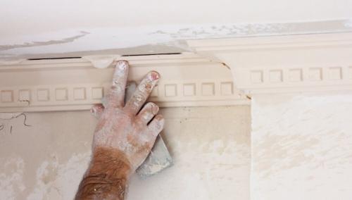 Как клеить потолочный плинтус своими руками. Какой клей лучше 07