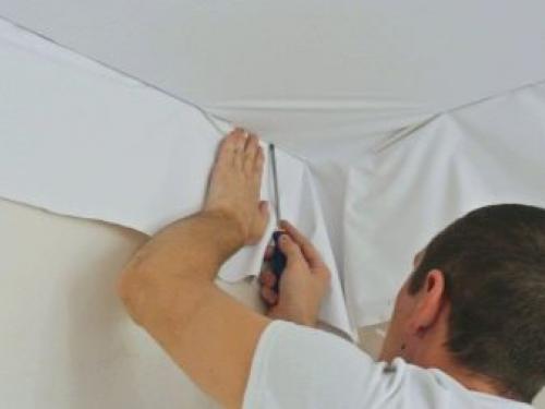 Как сделать натяжной потолок самому по шагам. Разметка натяжного потолка и монтаж багета 03 Как сделать натяжной потолок самому по шагам. Разметка натяжного потолка и монтаж багета 03