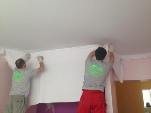 Как натянуть потолок без газовой пушки. Отличительные особенности потолка с установкой без нагрева