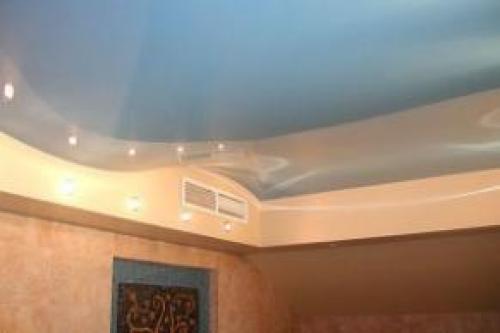 Как приклеить багет к натяжному потолку. Особенности отделки стыка натяжного потолка со стеной 12 Как приклеить багет к натяжному потолку. Особенности отделки стыка натяжного потолка со стеной 12