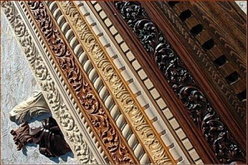 Можно ли клеить молдинг на натяжной потолок. Материалы для изготовления молдинга