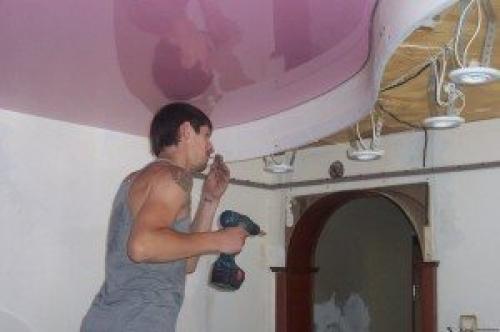 Багет на натяжной потолок. Назначение и особенности потолочного плинтуса