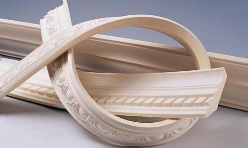 Багет на натяжной потолок. Назначение и особенности потолочного плинтуса