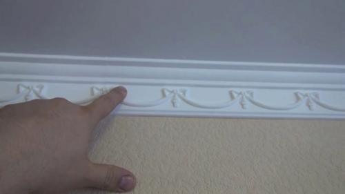 Поклейка багетов на потолок. Все о монтаже и ремонте потолков своими руками 04 Поклейка багетов на потолок. Все о монтаже и ремонте потолков своими руками 04