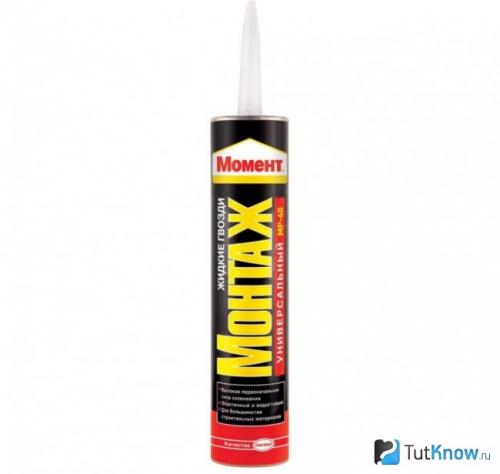 Как приклеить багет к потолку в углах. Закрепление потолочного плинтуса 03