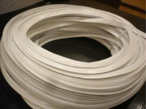 Поклейка багетов на потолок. Все о монтаже и ремонте потолков своими руками 13 Поклейка багетов на потолок. Все о монтаже и ремонте потолков своими руками 13