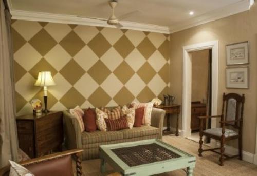 Поклейка багетов углы. Как багеты клеить на обои