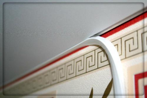 Под натяжные потолки приклеиваются стеновые багеты. Назначение и особенности потолочного плинтуса 04 Под натяжные потолки приклеиваются стеновые багеты. Назначение и особенности потолочного плинтуса 04