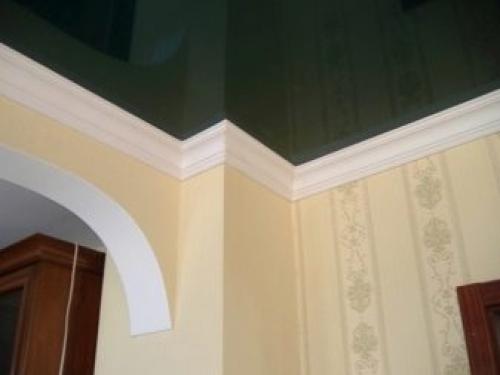 Как приклеить декоративный багет к натяжному потолку. Как приклеить багет к натяжному потолку: простой совет 01 Как приклеить декоративный багет к натяжному потолку. Как приклеить багет к натяжному потолку: простой совет 01