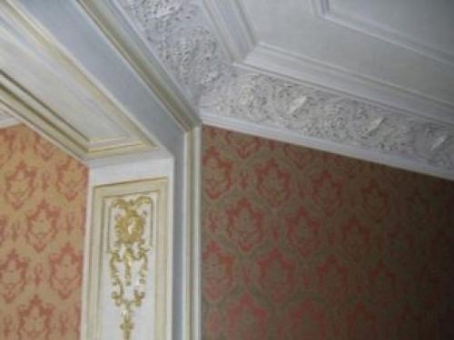 Как приклеить декоративный багет к натяжному потолку. Как приклеить багет к натяжному потолку: простой совет 04 Как приклеить декоративный багет к натяжному потолку. Как приклеить багет к натяжному потолку: простой совет 04