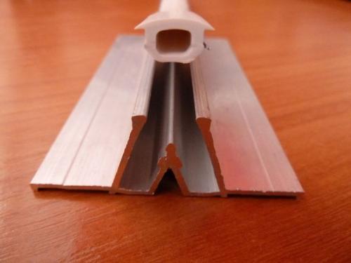 Натяжной потолок с багетом. Потолочный багет для кулачкового крепления натяжных потолков