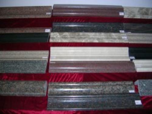 Как правильно клеить багеты до или после обоев. Что сначала клеить: обои или потолочный плинтус — мнение специалиста и советы по обустройству