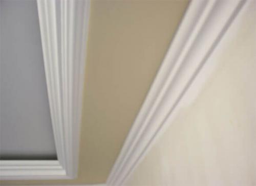 Чем клеить багеты из пенопласта. Средства для установки потолочного плинтуса 04 Чем клеить багеты из пенопласта. Средства для установки потолочного плинтуса 04