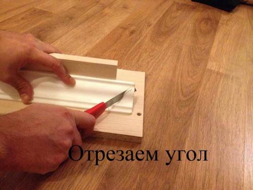 Как клеить потолочный плинтус. Монтаж потолочного плинтуса.