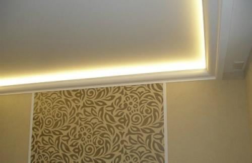 Как прикрепить пластиковый багет к стене. Как крепить багет к потолку и стенам 06