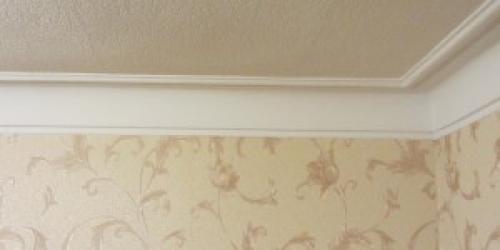 Как клеить багеты на неровные стены.  Декоративные багеты их виды