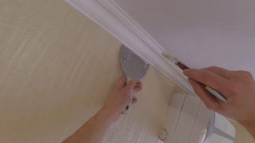 Как клеить багеты на обои. Обои или багет: что клеить в первую очередь