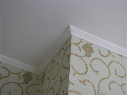 Как клеить багеты на обои. Обои или багет: что клеить в первую очередь