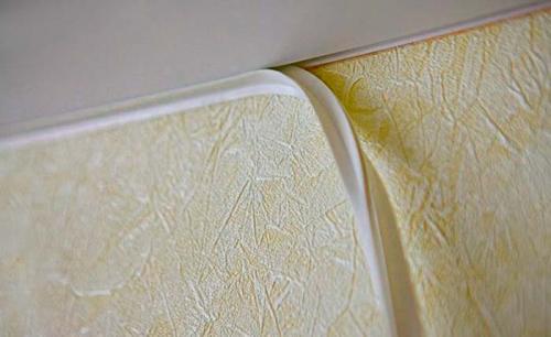 Как клеить багеты на обои. Обои или багет: что клеить в первую очередь