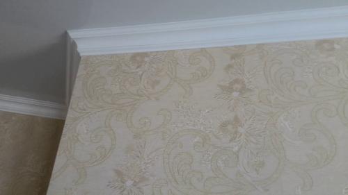 Как клеить багеты на обои. Обои или багет: что клеить в первую очередь