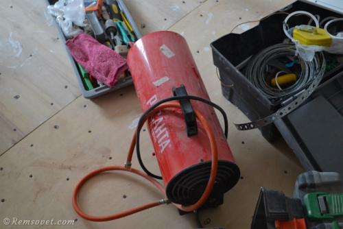 Как правильно крепить багет к стене. Как крепить багет к потолку и стенам 12