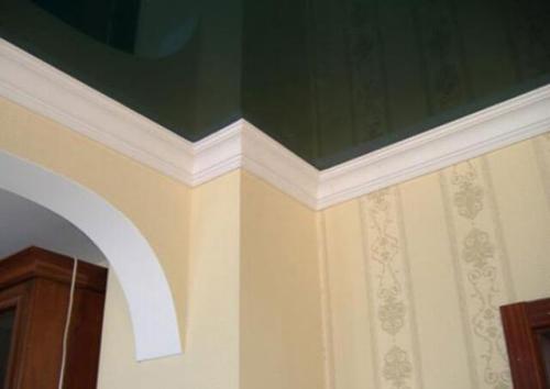 Как самому поклеить багеты стеновые. Как приклеить багет 01