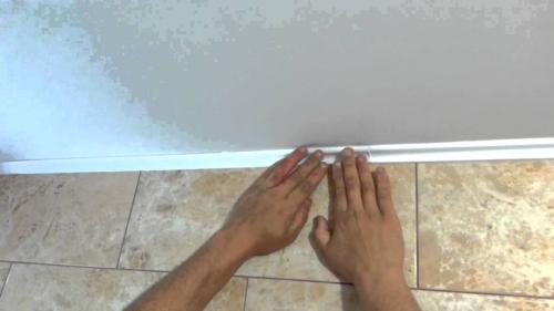 Как приклеить потолочный плинтус на окрашенные стены и потолок