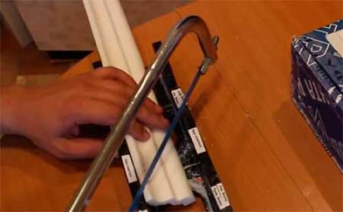 Как пользоваться стуслом для потолочных плинтусов. Общие сведения о инструменте