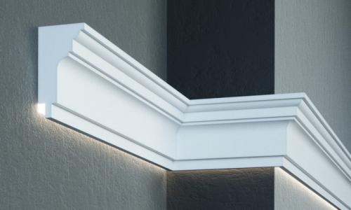 Как стыковать потолочный плинтус без стусла. Как резать потолочный плинтус: работа с помощью стусла или без инструмента