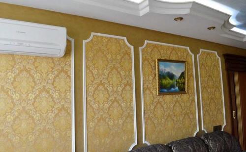 Как оформить обои багетом. Декор интерьера молдингом: советы