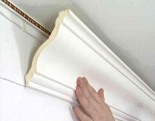 Как стыковать плинтуса на потолке. Как стыковать потолочный плинтус без перекосов