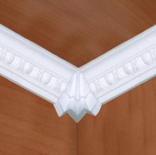 Как сделать угол на широком потолочном плинтусе. Как ровно отрезать угол потолочного плинтуса