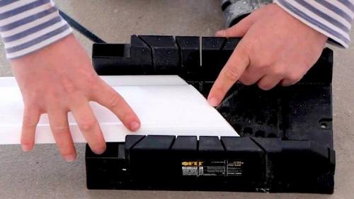 Угол на потолочном плинтусе. Виды потолочных и напольных плинтусов, выбор инструментов 35 Угол на потолочном плинтусе. Виды потолочных и напольных плинтусов, выбор инструментов 35