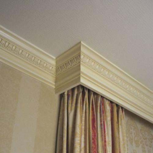 Как клеить плинтусы на потолок в углах. Потолочные плинтуса – варианты 07 Как клеить плинтусы на потолок в углах. Потолочные плинтуса – варианты 07