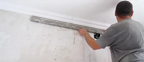 Как клеить потолочный плинтус правильно. Клей для потолочного плинтуса: как выбрать и наносить