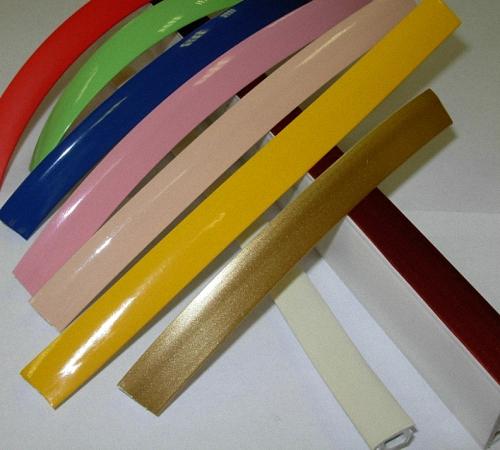 Плинтус для натяжного потолка. Особенности крепления плинтуса к натяжному потолку