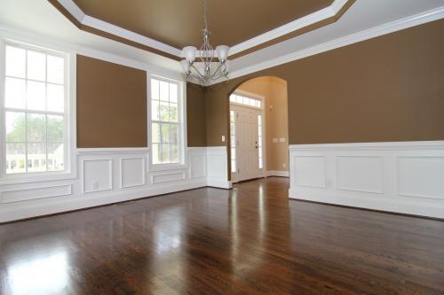 Чем клеить багеты из пенопласта. Как правильно приклеить потолочный плинтус из пенопласта