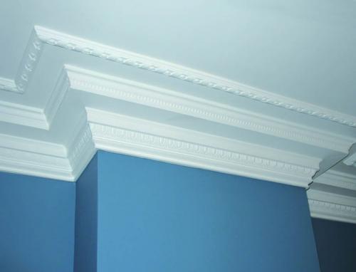 Клей для багетов из пенопласта. Как правильно приклеить потолочный плинтус из пенопласта