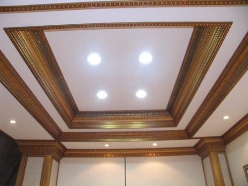 Поклейка потолочного плинтуса на обои. Виды потолочных плинтусов